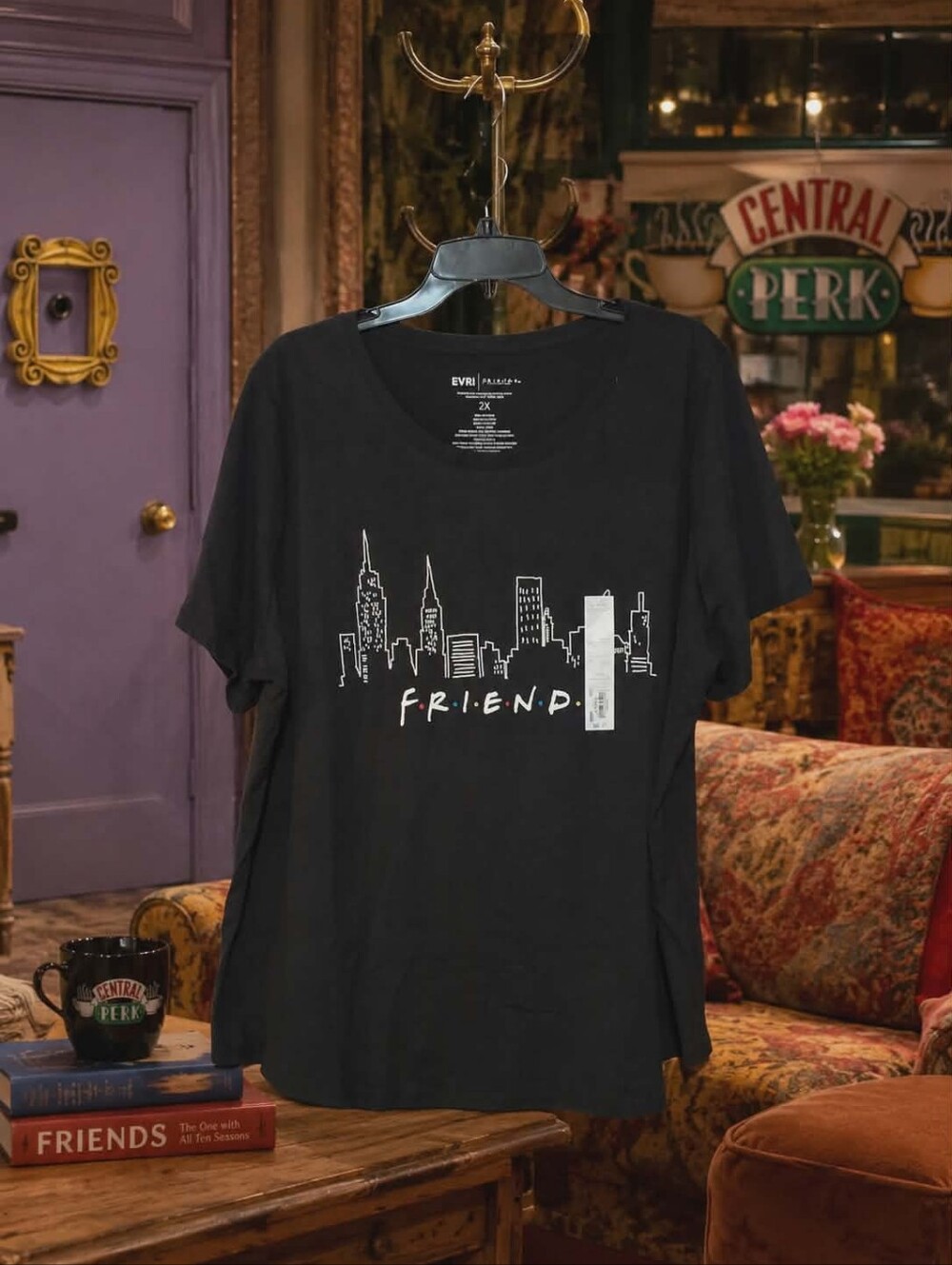 Women’s Friends TV Series NYC Skyline Graphic Tee 2X XXL Black NWT Short Sleeve